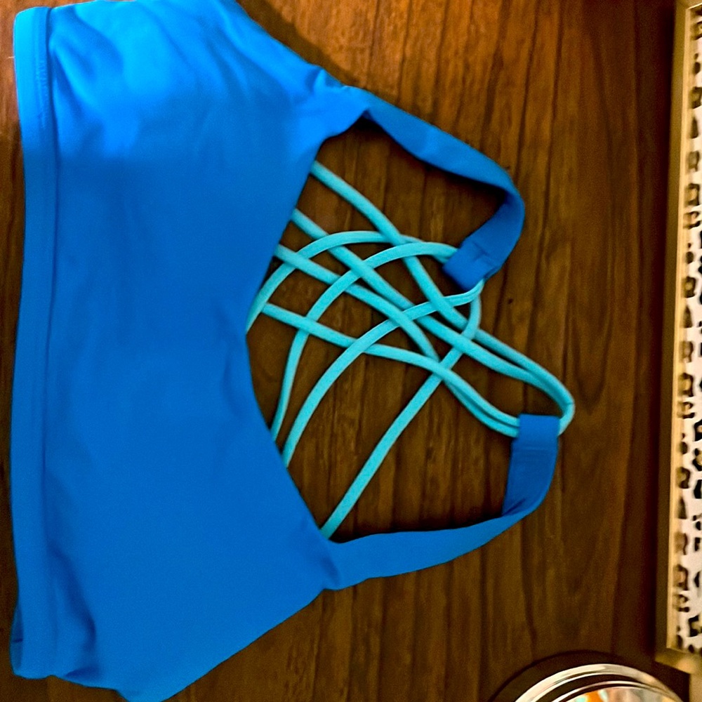 Lululemon size 6 poolside colored bra